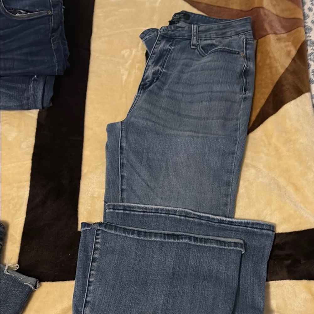Blue Straight Jeans with Classic Denim Texture